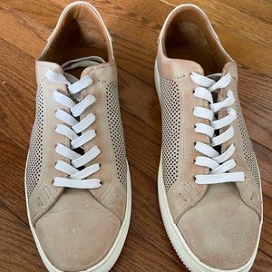 The Frye Co. Astor Perf Low Lace size 9 in White.